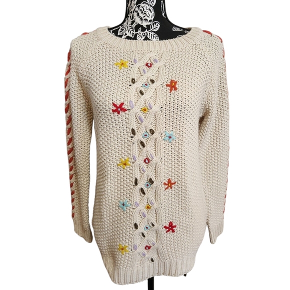 Cutie Cream Sweater with Colorful Accents - Picture 1 of 9